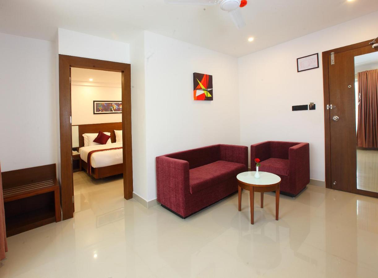 พาร์ค เรซิเดนซี โกเจนเชอรี Hotel Kozhancheri ภายนอก รูปภาพ