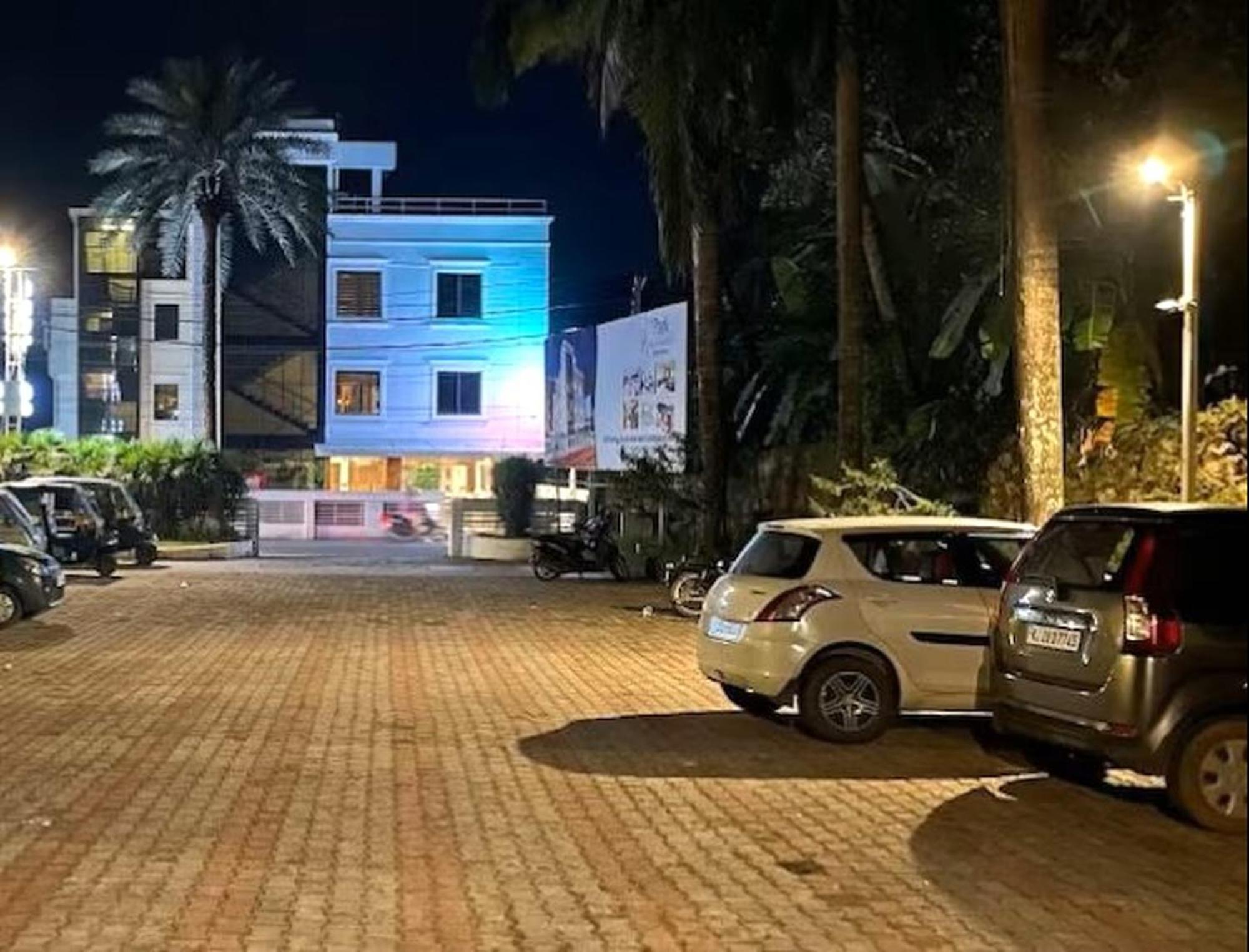 พาร์ค เรซิเดนซี โกเจนเชอรี Hotel Kozhancheri ภายนอก รูปภาพ
