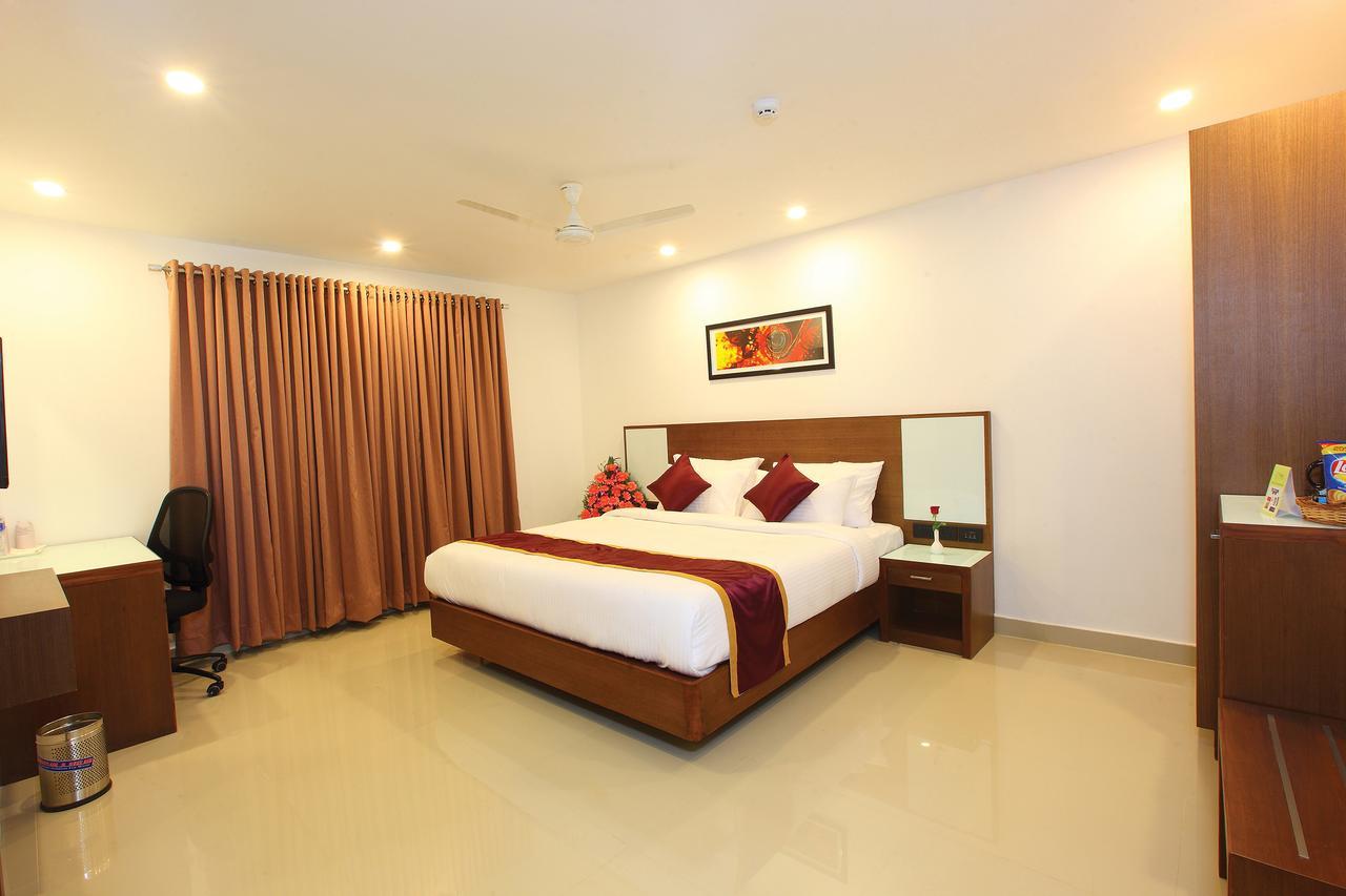 พาร์ค เรซิเดนซี โกเจนเชอรี Hotel Kozhancheri ภายนอก รูปภาพ